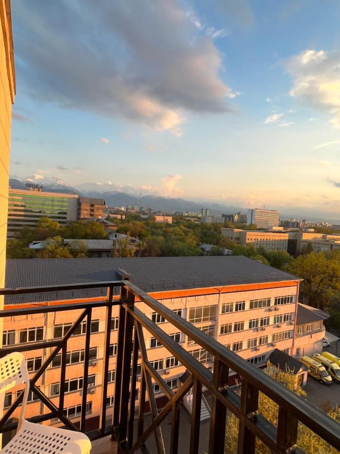Студия В Центре Города, В «Золотом Квадрате» Almaty Bagian luar foto