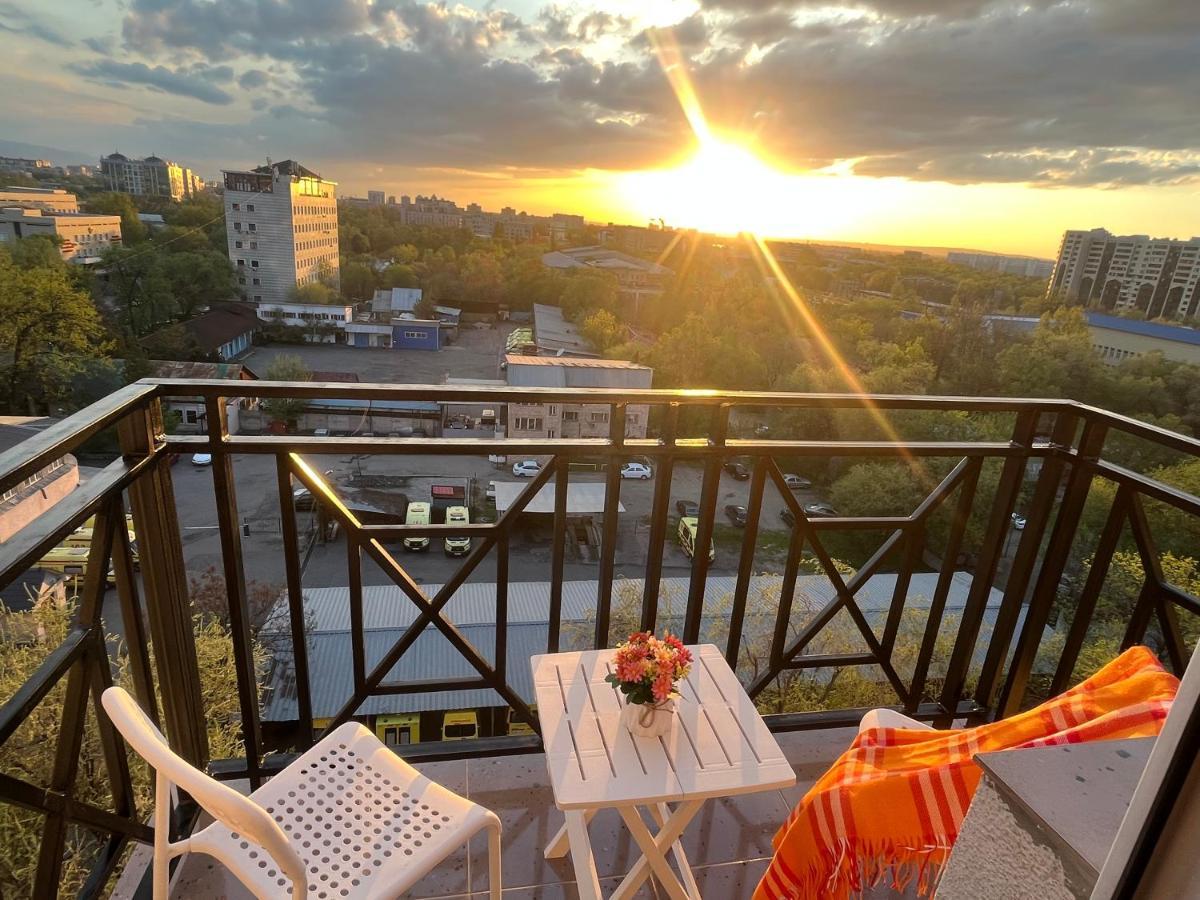 Студия В Центре Города, В «Золотом Квадрате» Almaty Bagian luar foto