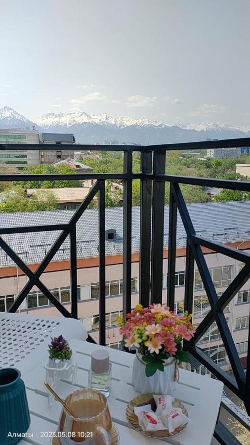 Студия В Центре Города, В «Золотом Квадрате» Almaty Bagian luar foto
